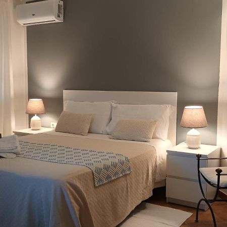 Hotel Domus Francy à San Teodoro  Extérieur photo