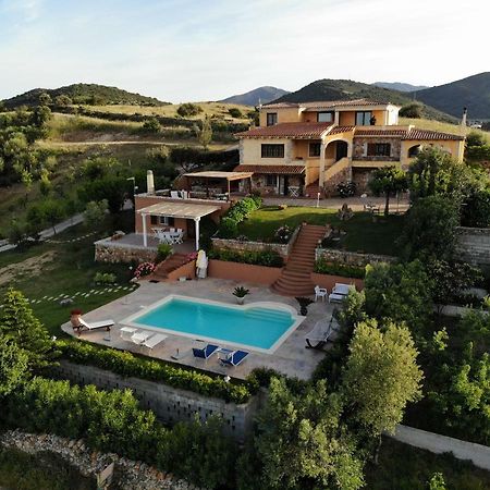 Hotel Domus Francy à San Teodoro  Extérieur photo
