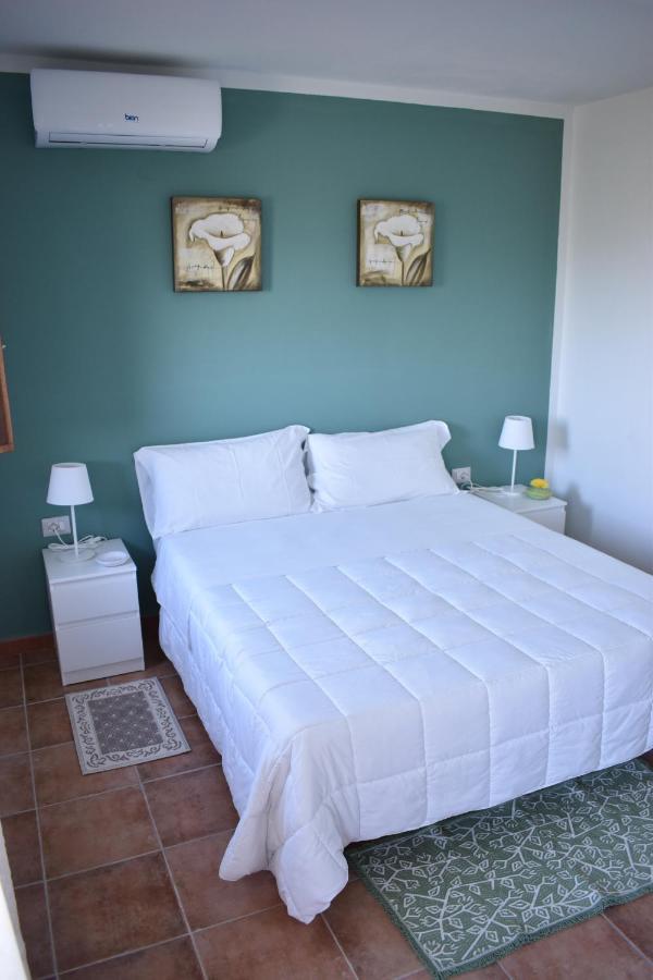 Hotel Domus Francy à San Teodoro  Extérieur photo