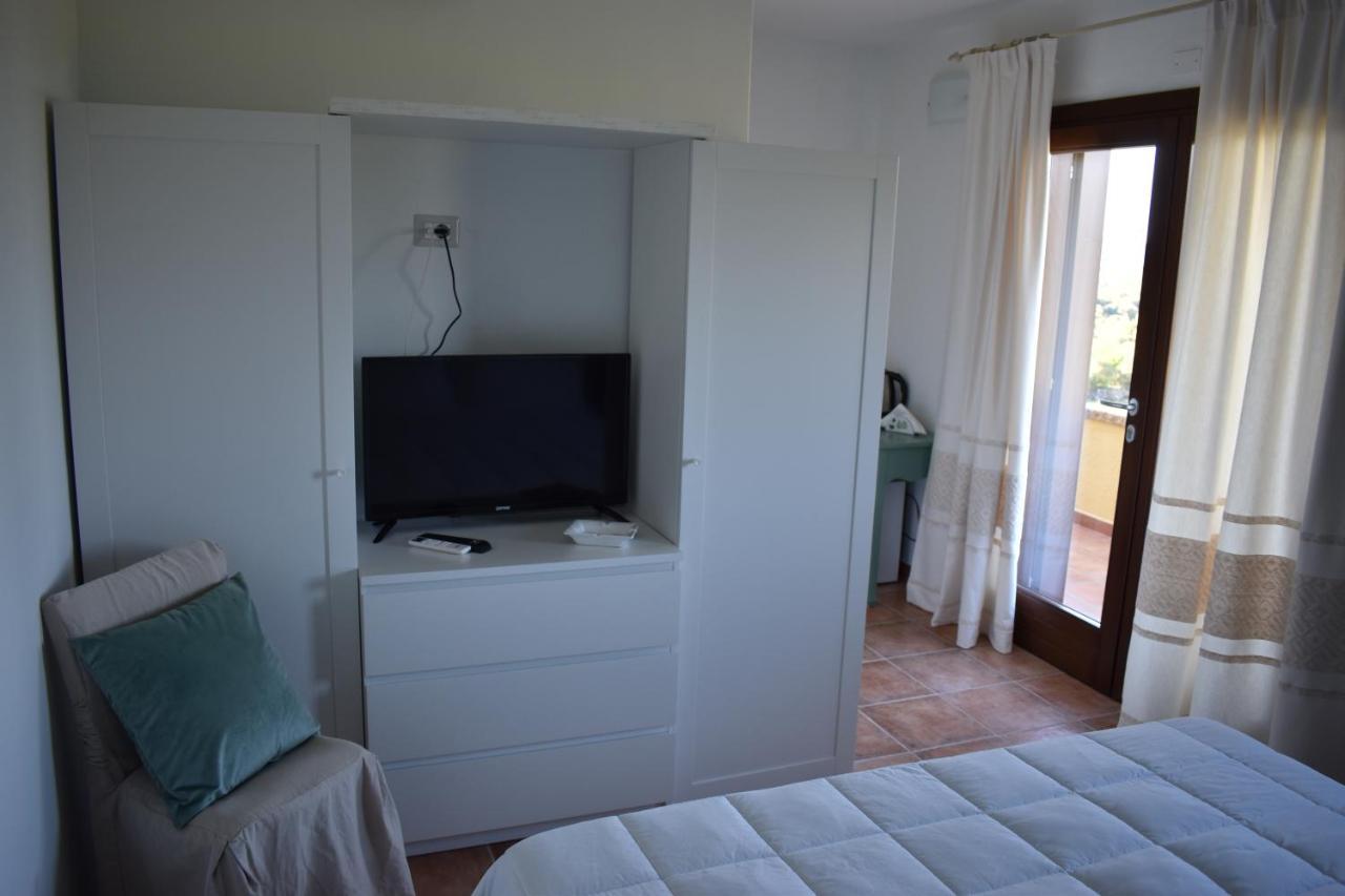 Hotel Domus Francy à San Teodoro  Extérieur photo