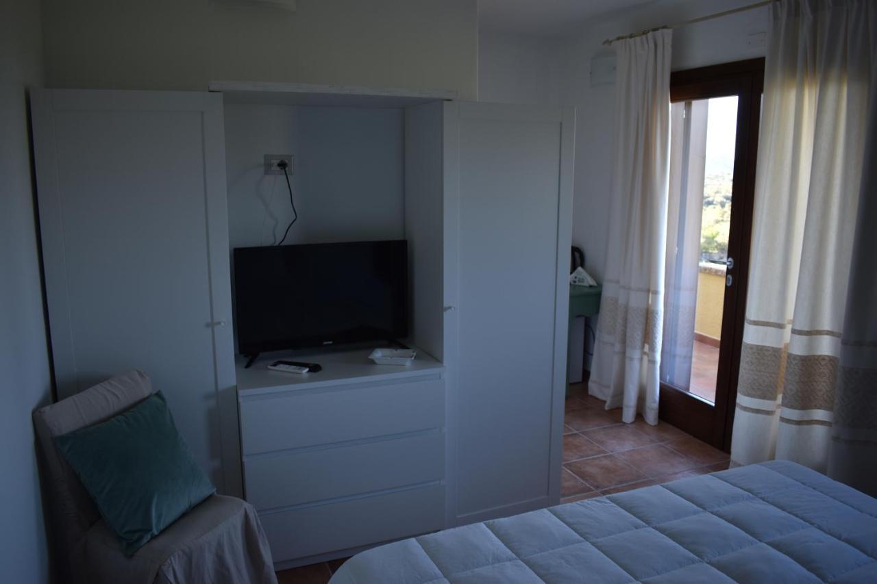 Hotel Domus Francy à San Teodoro  Extérieur photo