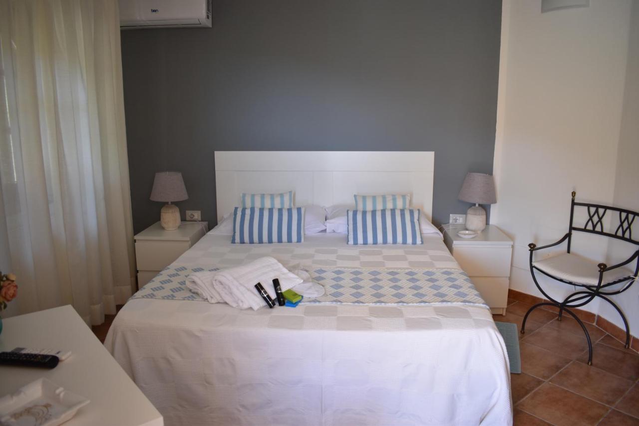 Hotel Domus Francy à San Teodoro  Extérieur photo