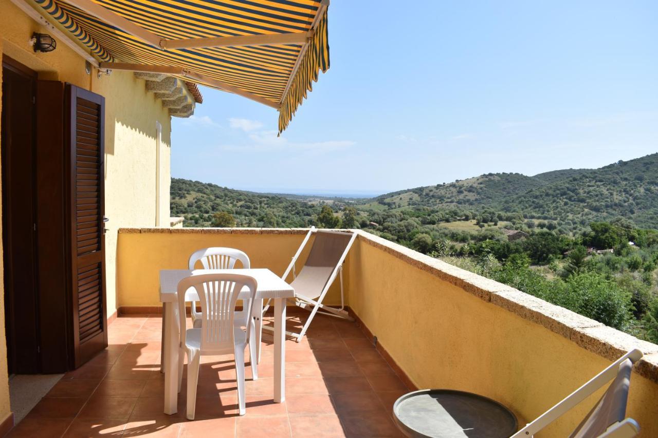 Hotel Domus Francy à San Teodoro  Extérieur photo