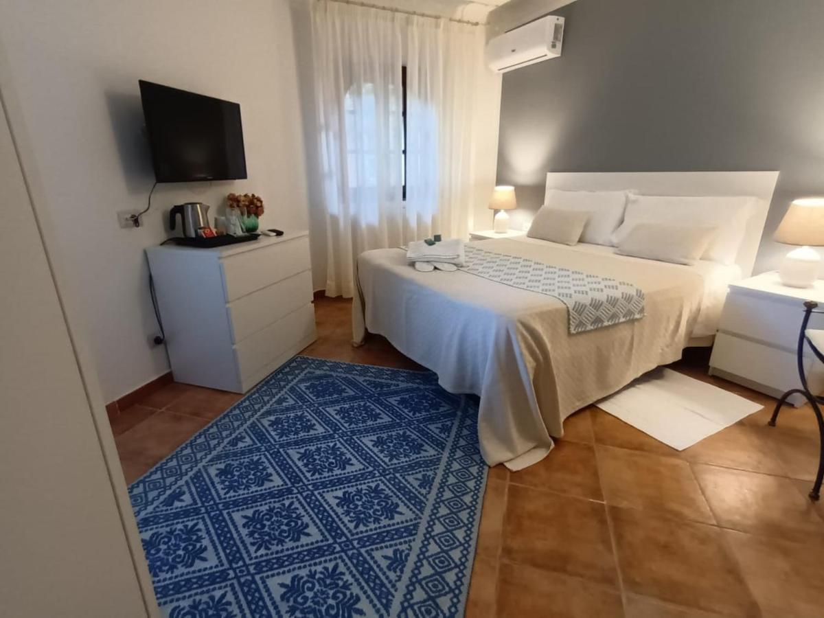 Hotel Domus Francy à San Teodoro  Extérieur photo