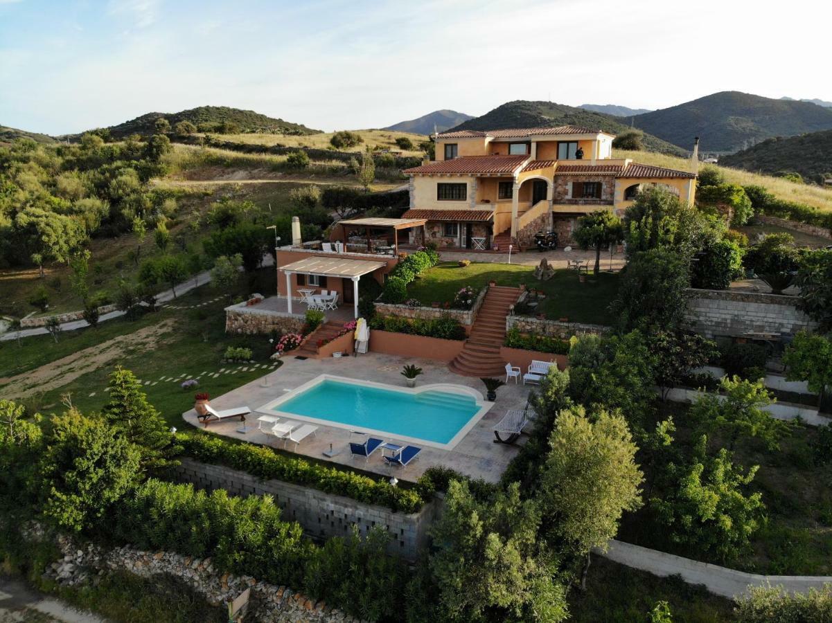 Hotel Domus Francy à San Teodoro  Extérieur photo