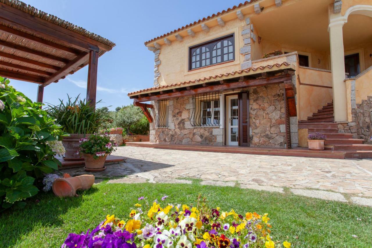 Hotel Domus Francy à San Teodoro  Extérieur photo