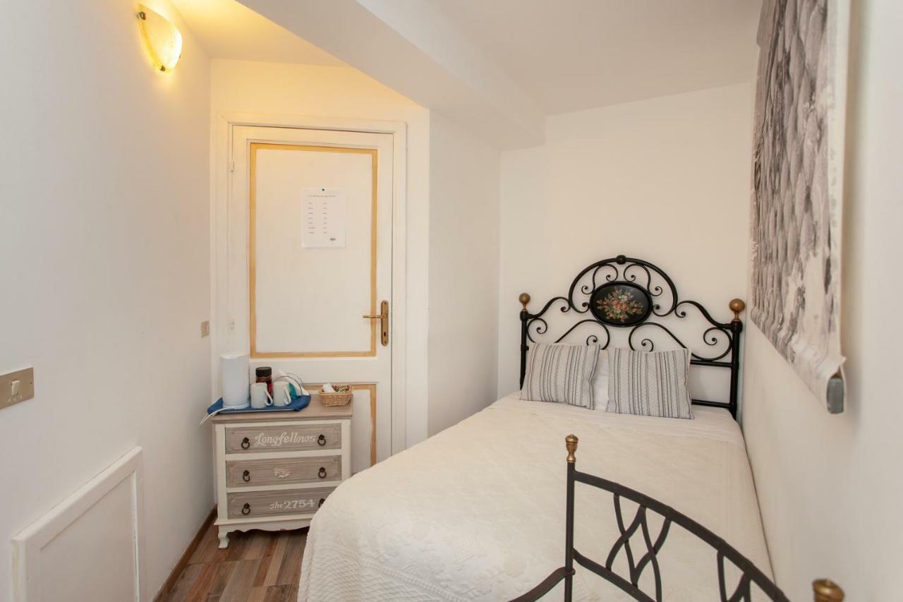 Hotel Domus Francy à San Teodoro  Extérieur photo