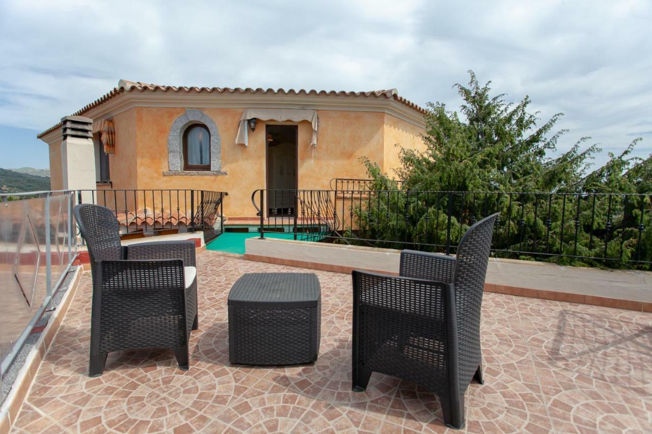 Hotel Domus Francy à San Teodoro  Extérieur photo