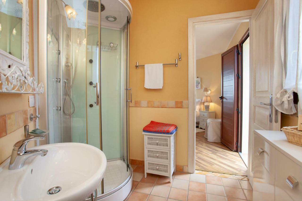 Hotel Domus Francy à San Teodoro  Extérieur photo