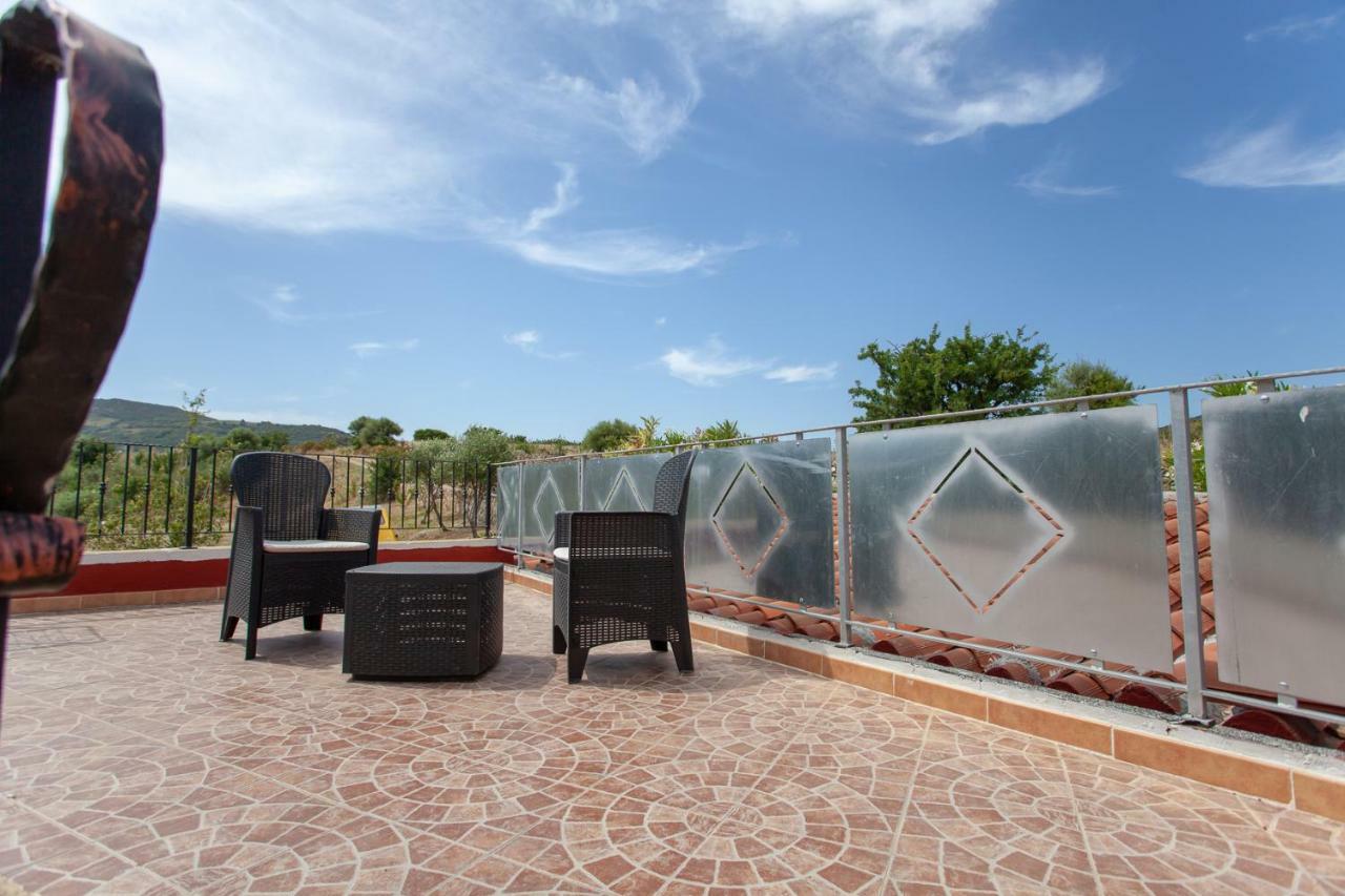 Hotel Domus Francy à San Teodoro  Extérieur photo