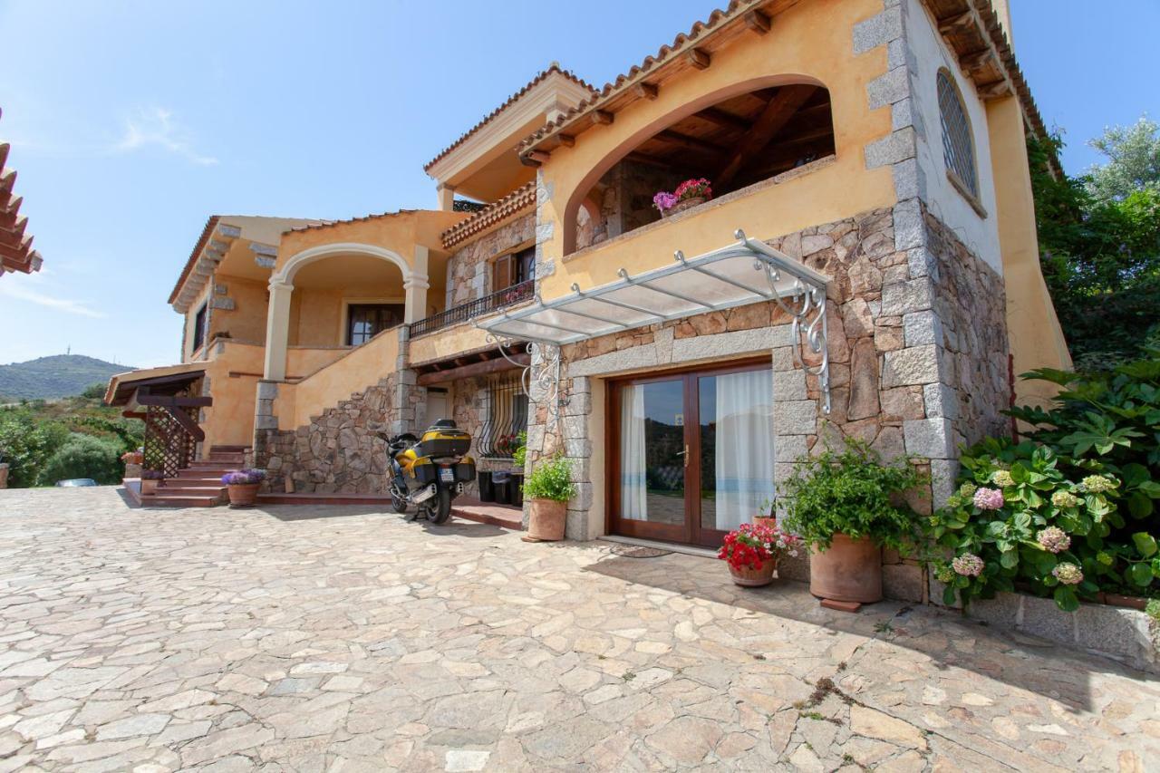 Hotel Domus Francy à San Teodoro  Extérieur photo
