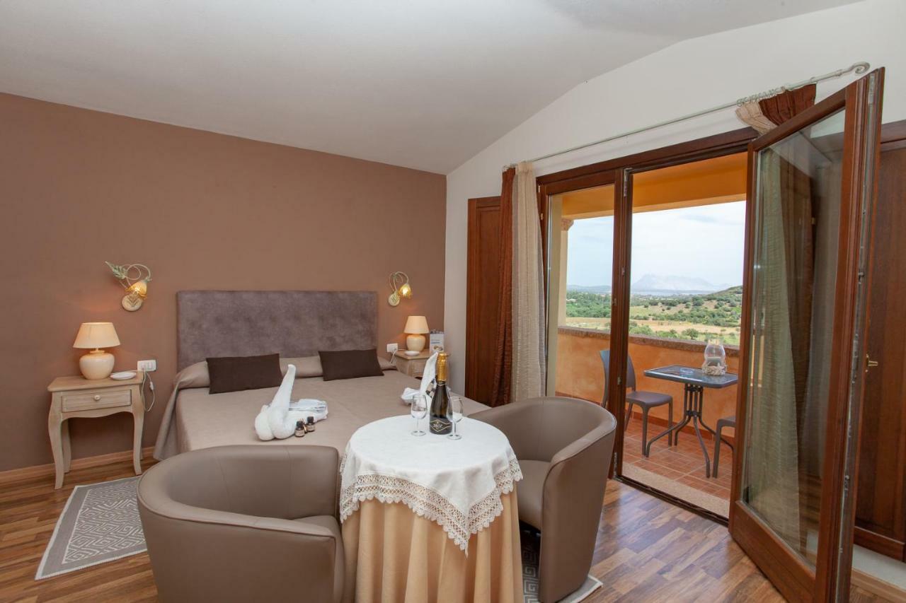 Hotel Domus Francy à San Teodoro  Extérieur photo