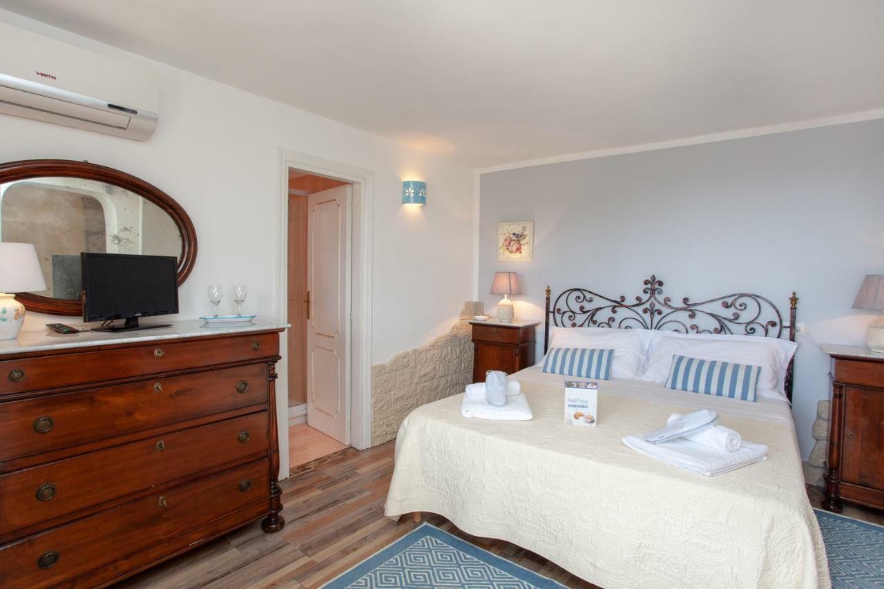 Hotel Domus Francy à San Teodoro  Extérieur photo