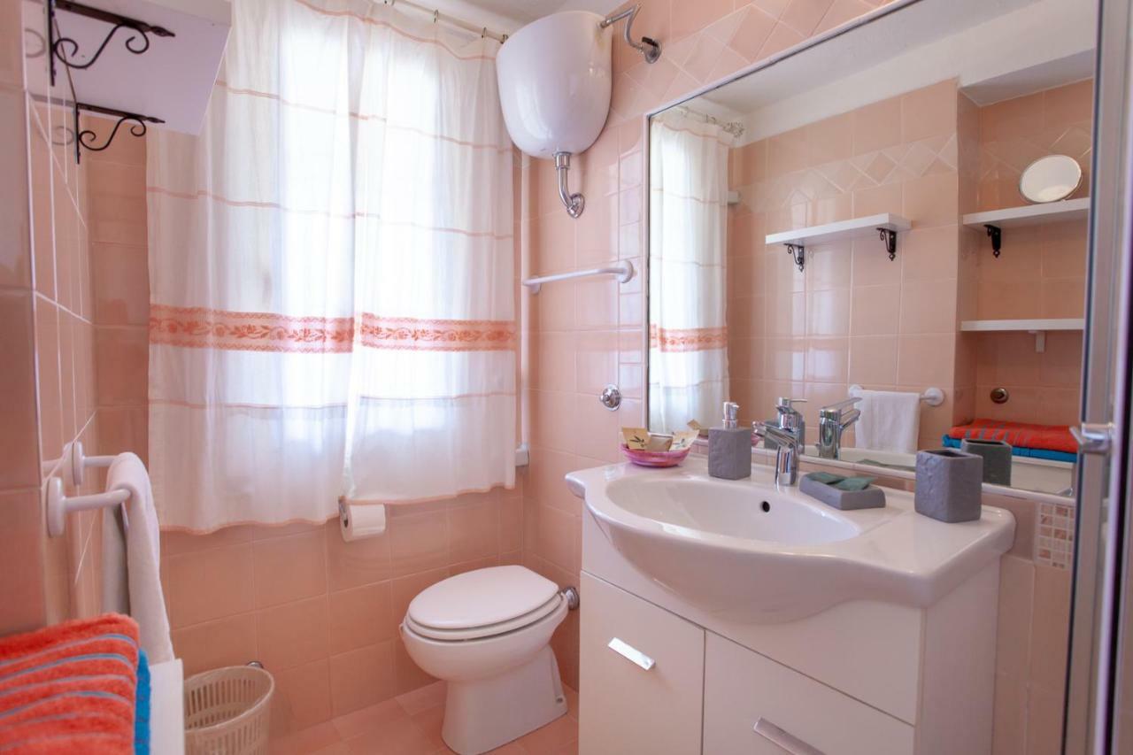 Hotel Domus Francy à San Teodoro  Extérieur photo
