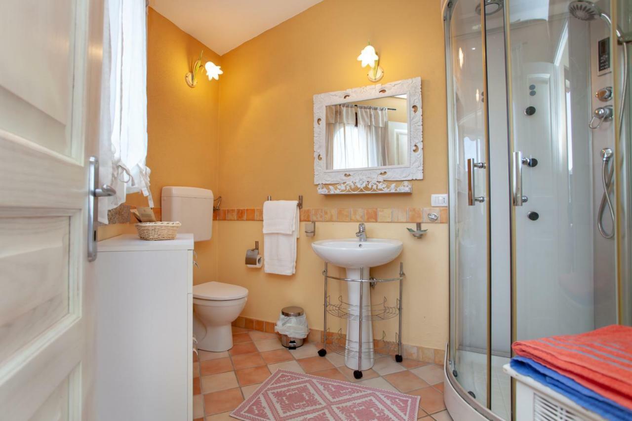 Hotel Domus Francy à San Teodoro  Extérieur photo