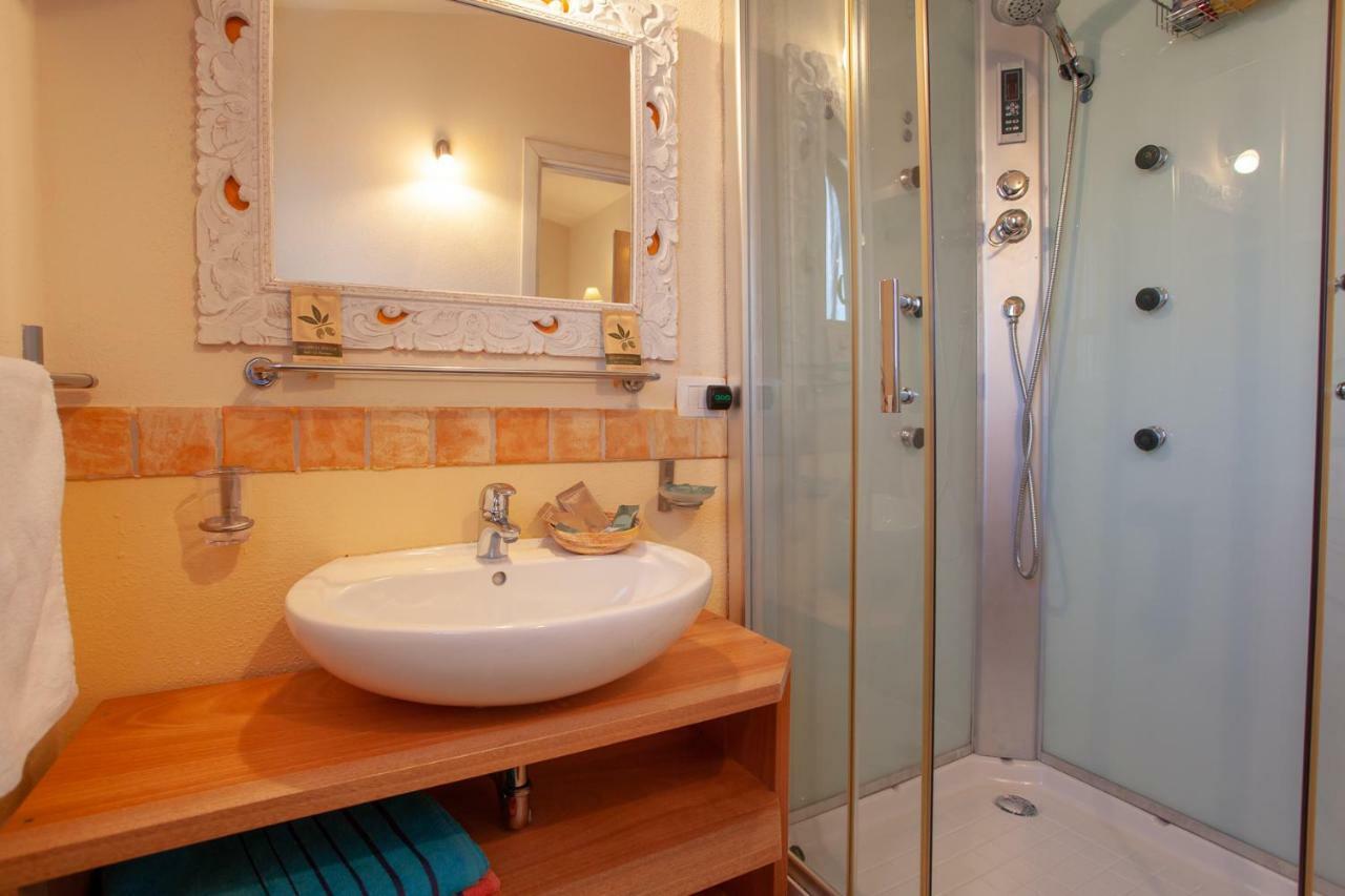 Hotel Domus Francy à San Teodoro  Extérieur photo