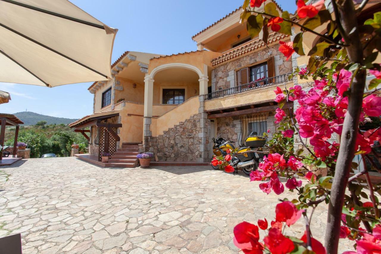 Hotel Domus Francy à San Teodoro  Extérieur photo