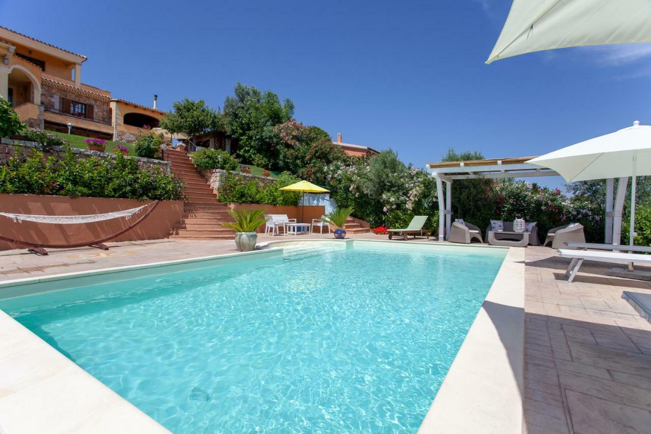 Hotel Domus Francy à San Teodoro  Extérieur photo