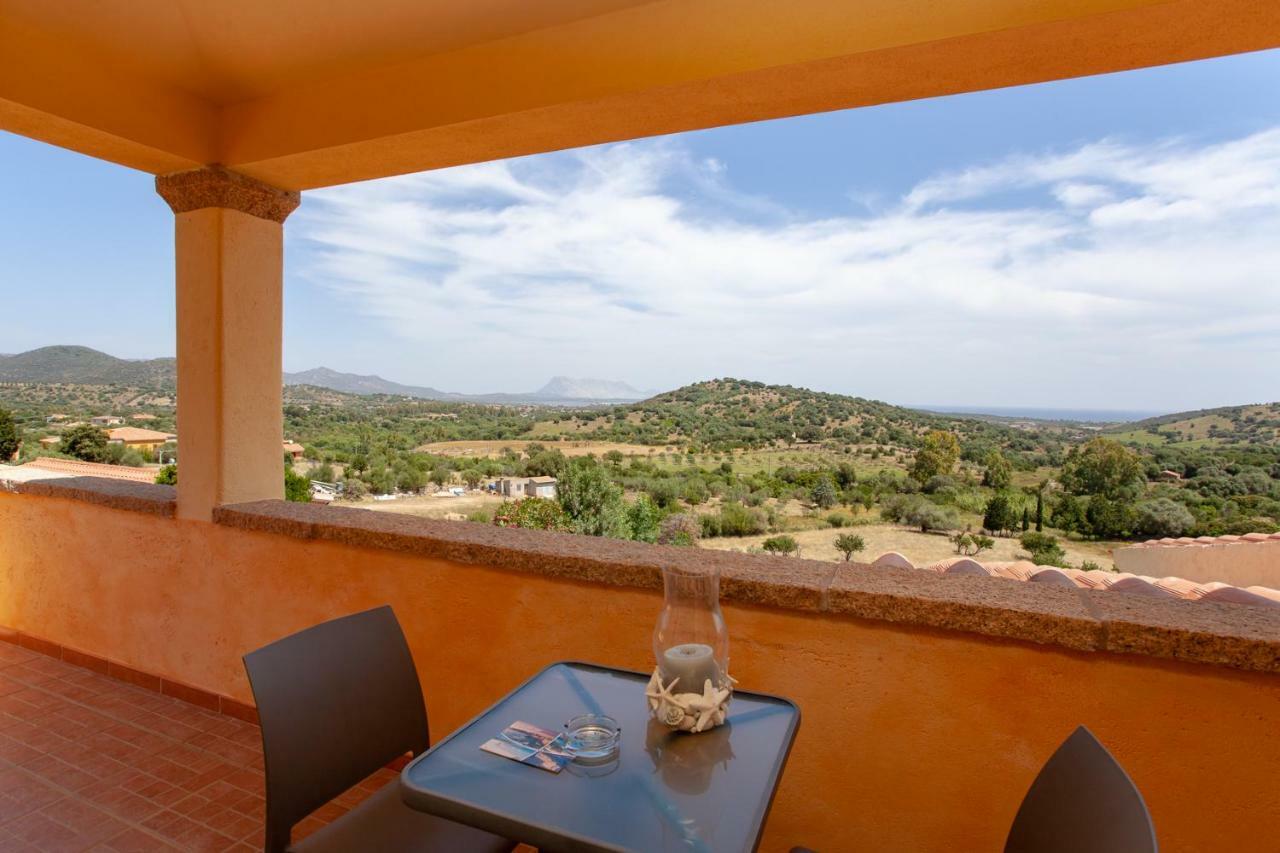 Hotel Domus Francy à San Teodoro  Extérieur photo