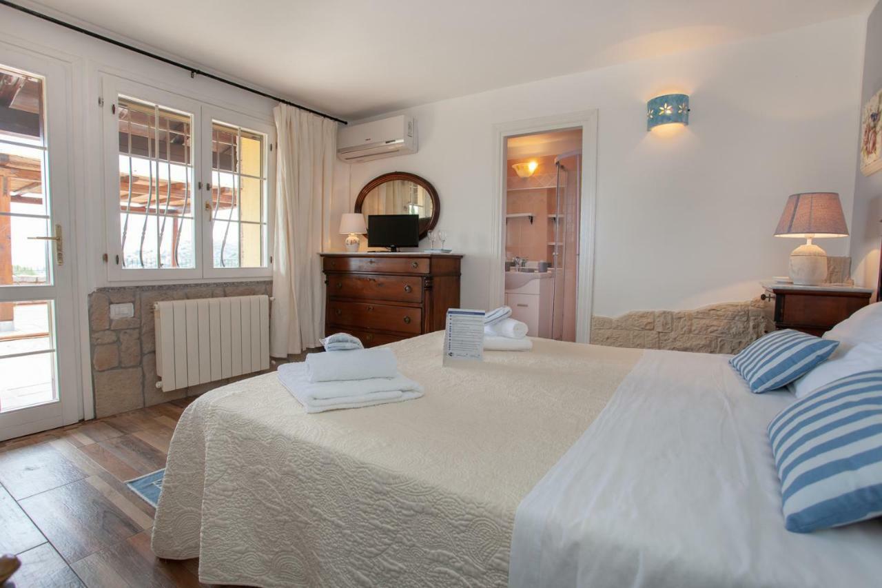 Hotel Domus Francy à San Teodoro  Extérieur photo