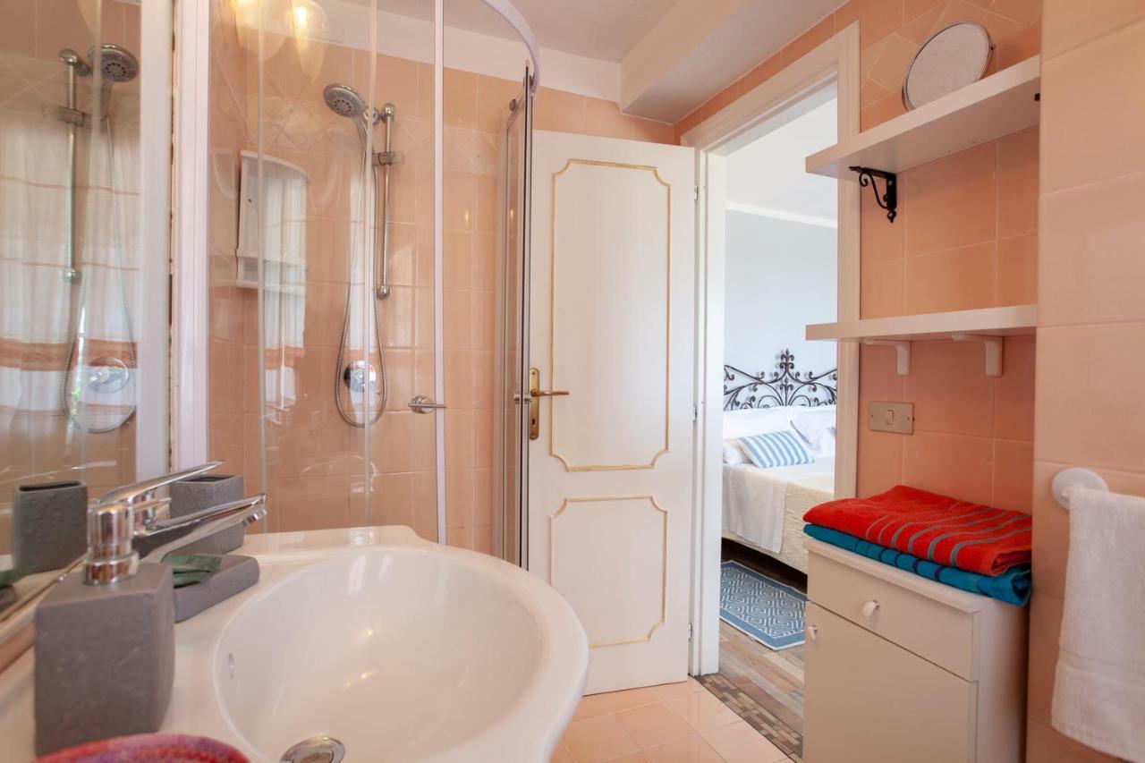 Hotel Domus Francy à San Teodoro  Extérieur photo