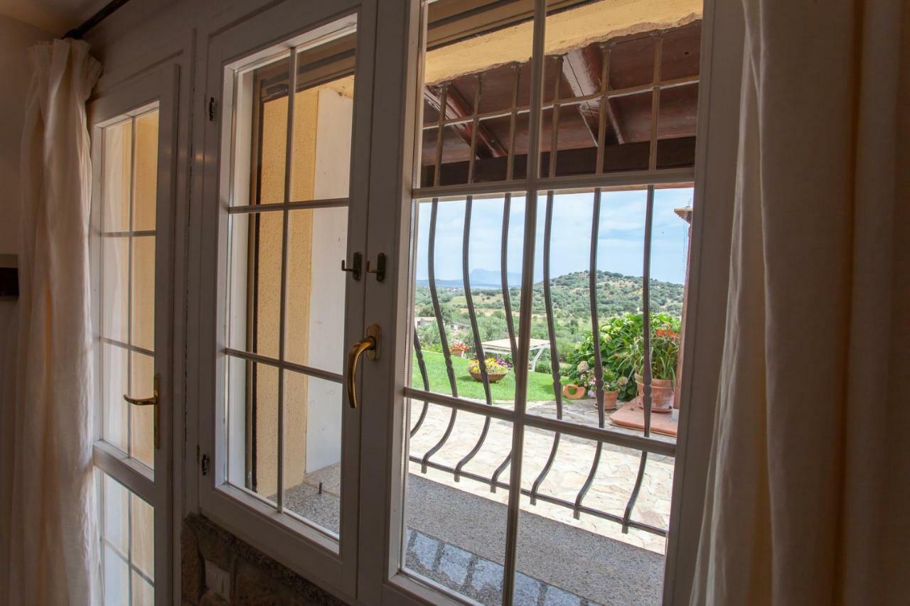 Hotel Domus Francy à San Teodoro  Extérieur photo