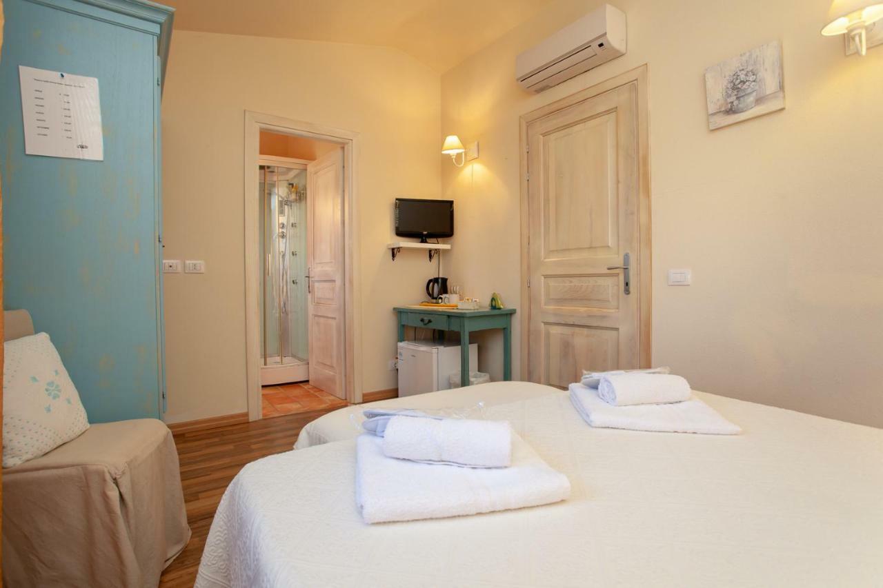 Hotel Domus Francy à San Teodoro  Extérieur photo