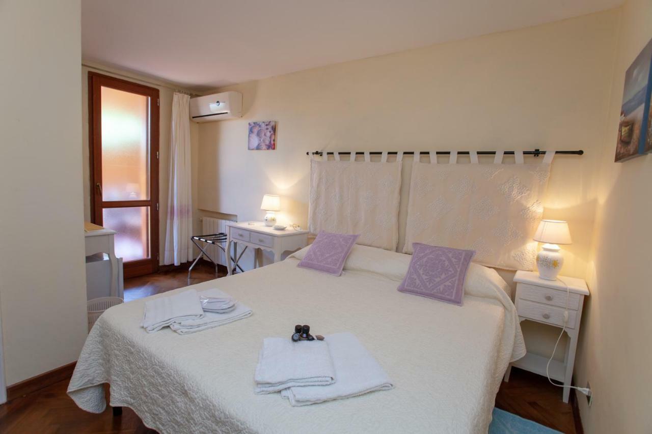 Hotel Domus Francy à San Teodoro  Extérieur photo