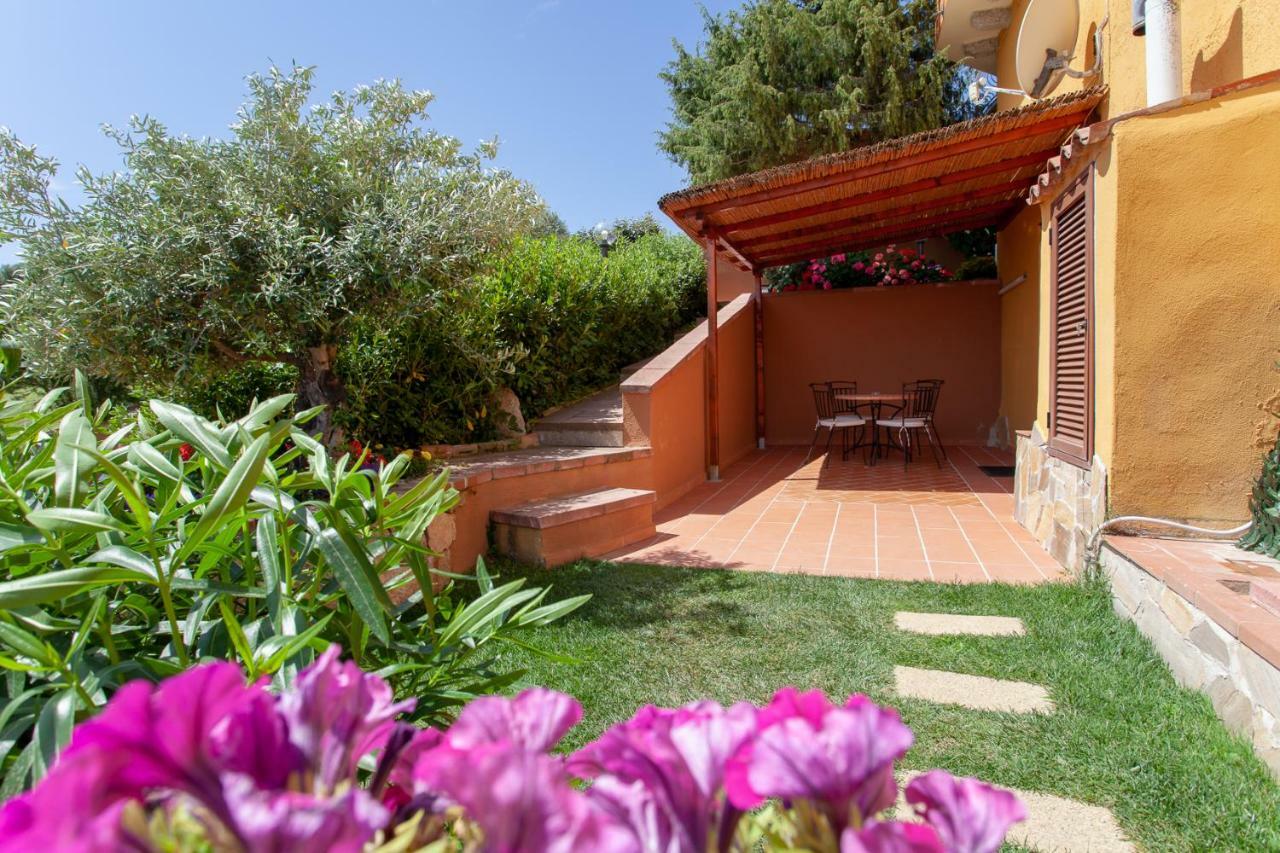 Hotel Domus Francy à San Teodoro  Extérieur photo