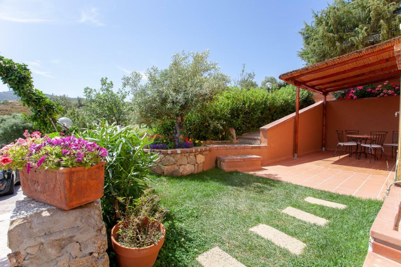 Hotel Domus Francy à San Teodoro  Extérieur photo