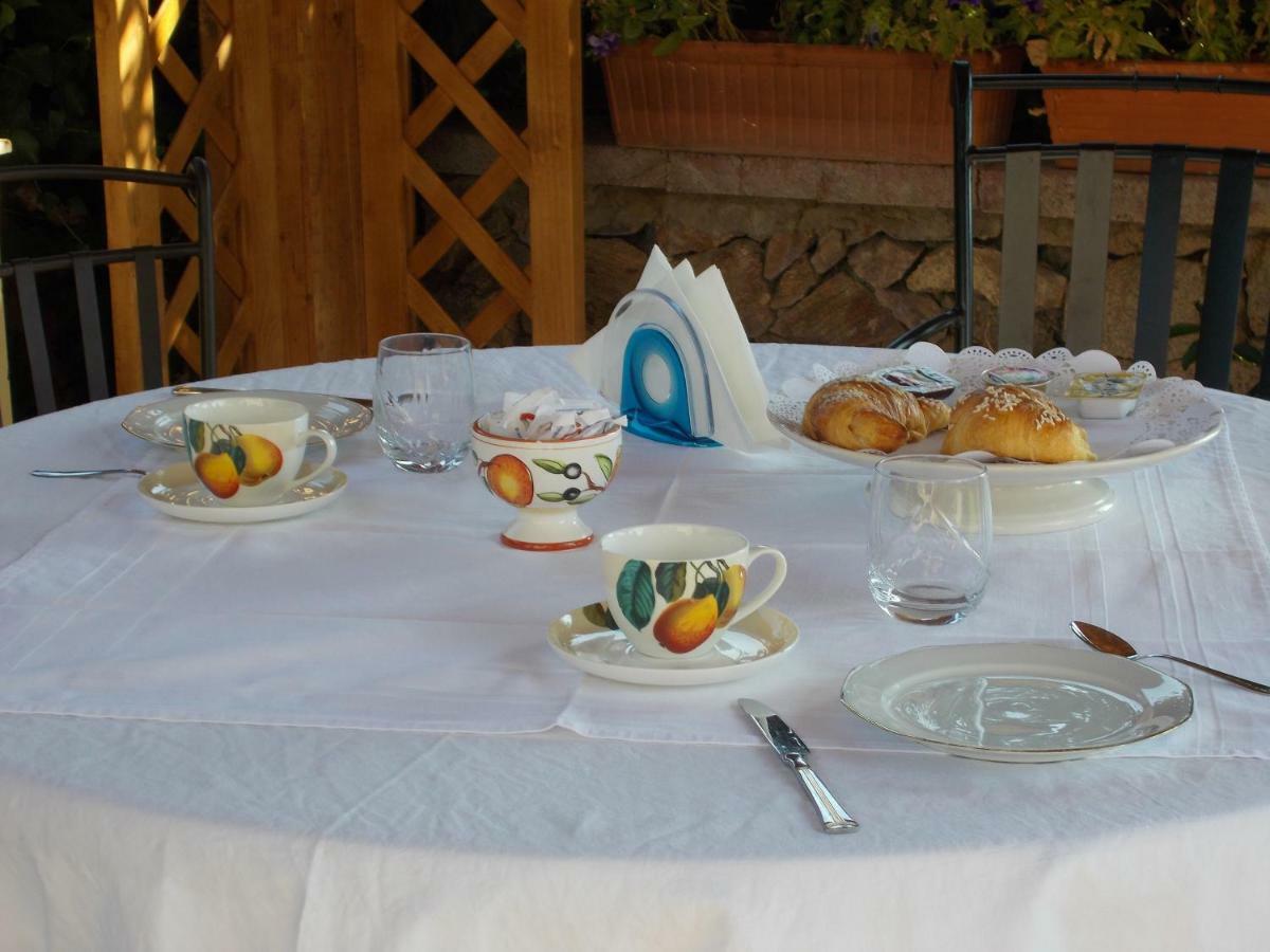 Hotel Domus Francy à San Teodoro  Extérieur photo